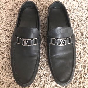 Luis Vuitton shoes 👞! Very good condition!